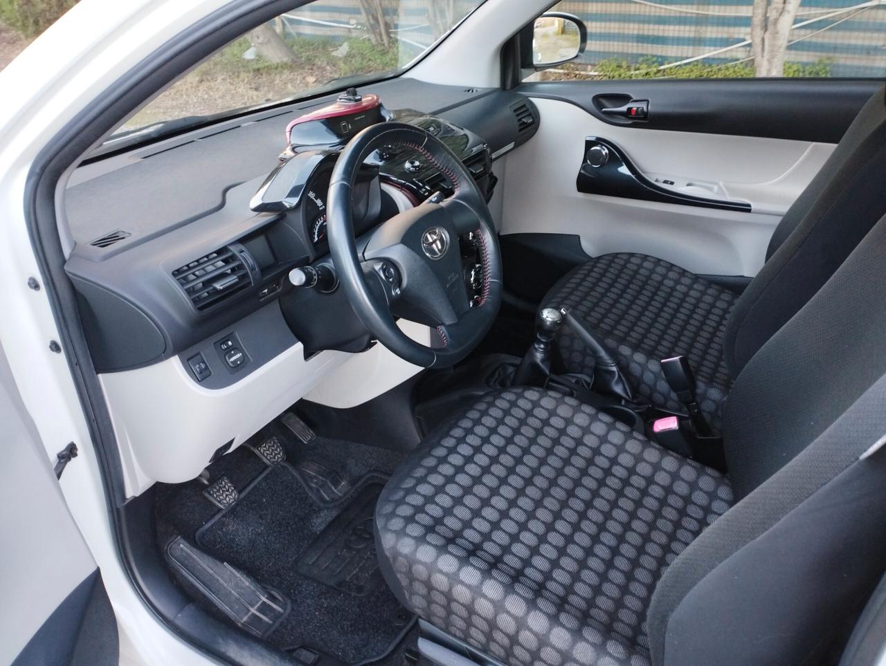 Toyota iQ 1.0 High