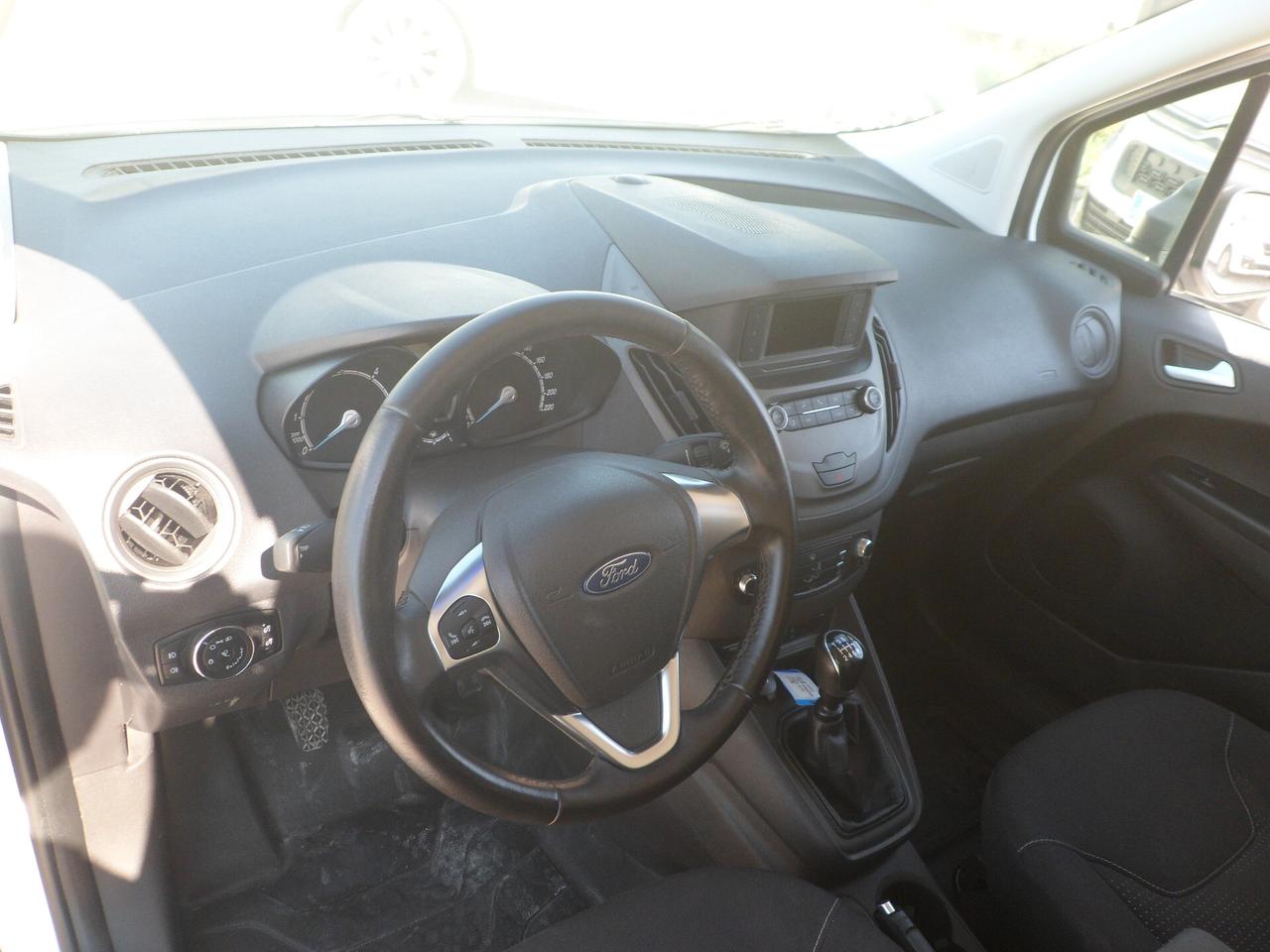 Ford Transit Courier furgone