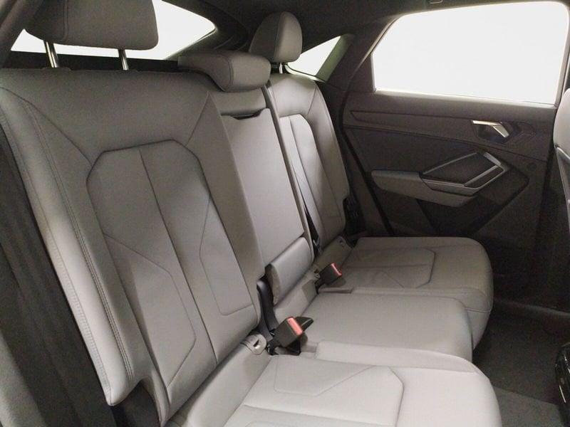 Audi Q3 Sportback 40 2.0 tdi Identity Black quattro 193cv s-tronic