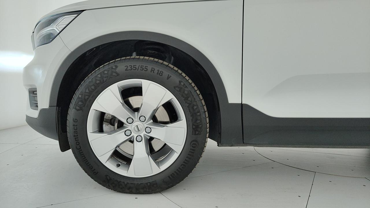 VOLVO XC40 2.0 b4 Momentum awd auto my21