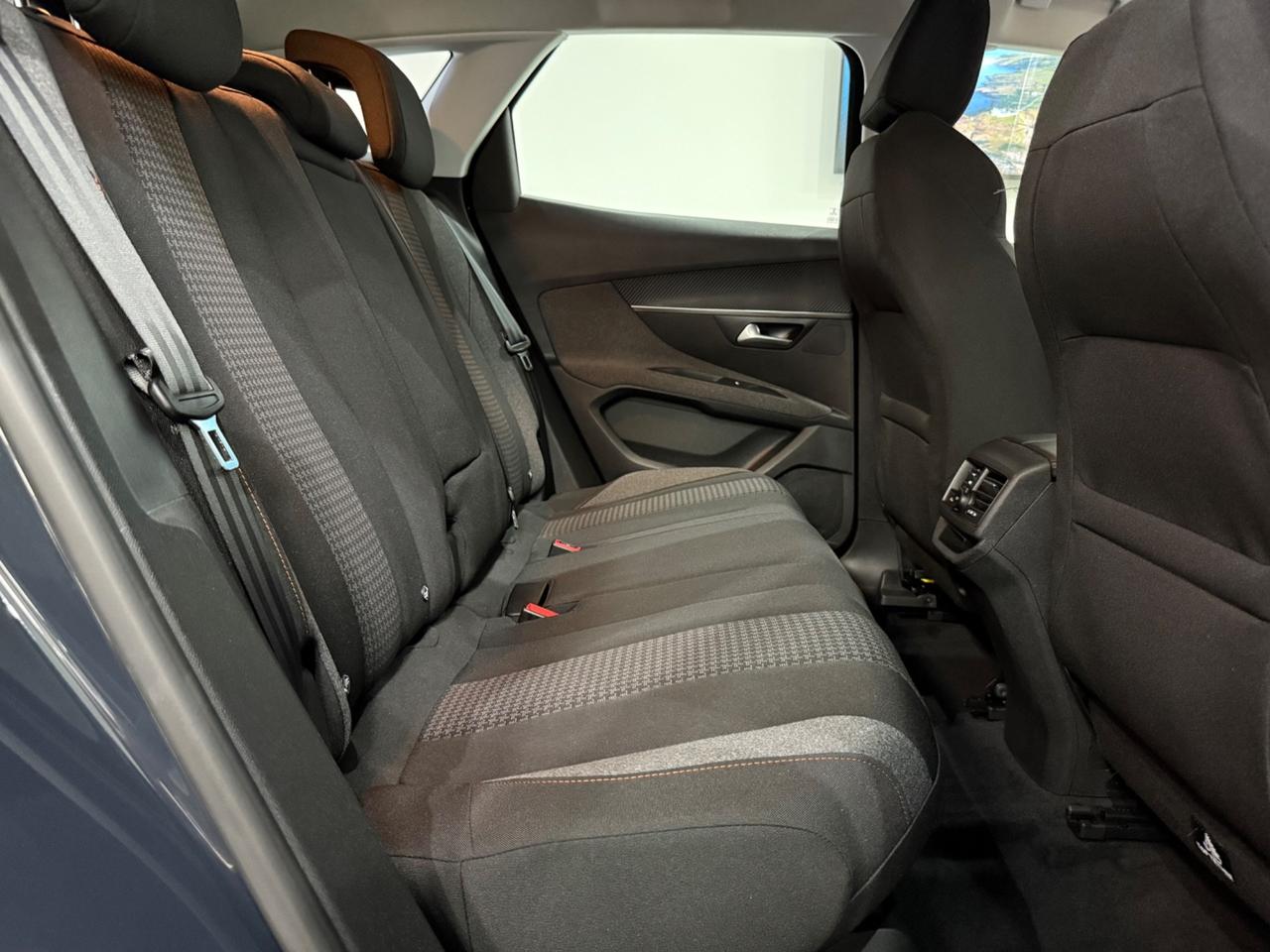 Peugeot 3008 BlueHDi 130 S&S EAT8 Business