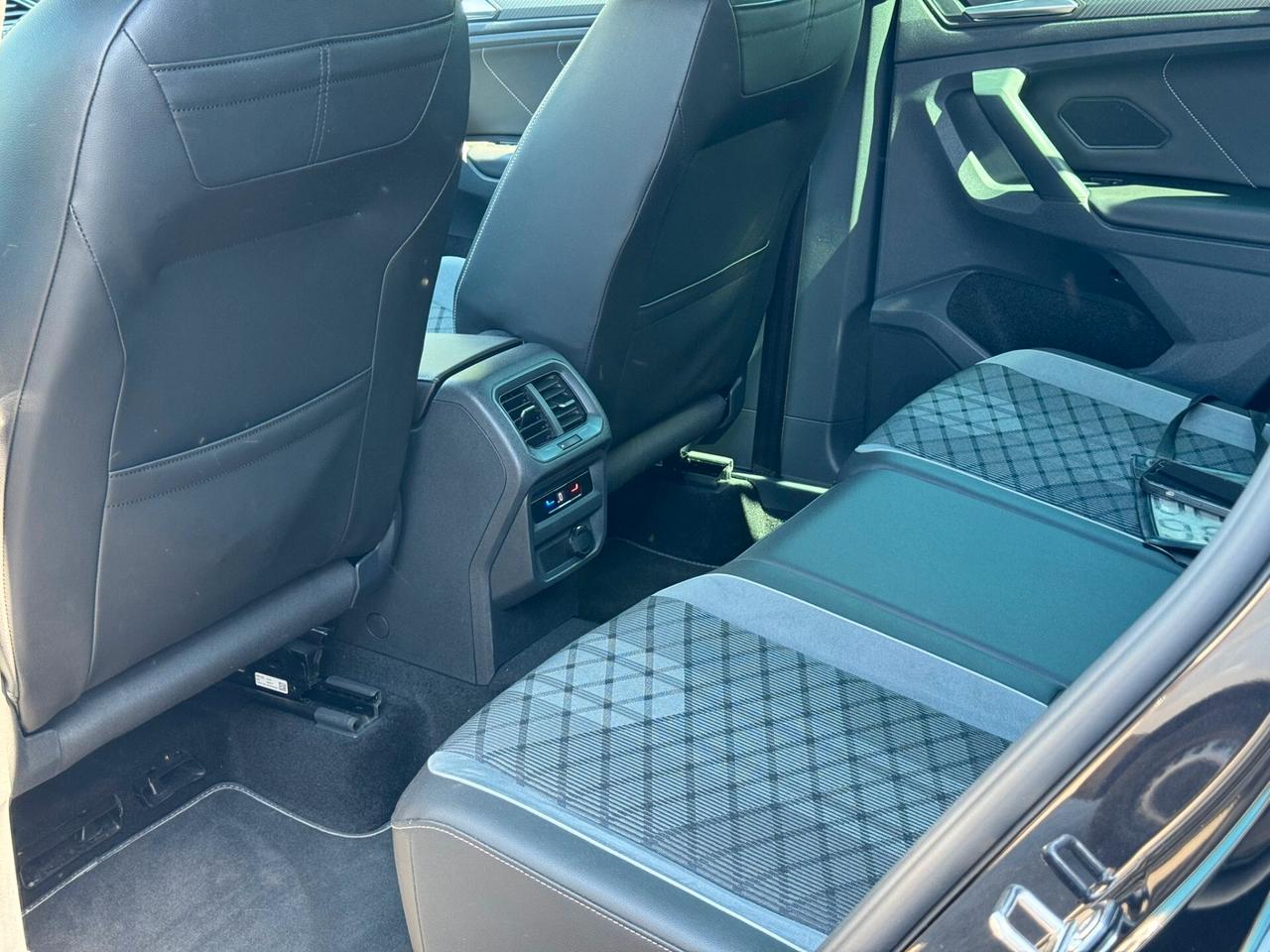 Volkswagen Tiguan 2.0 TDI 150 CV SCR DSG R-Line