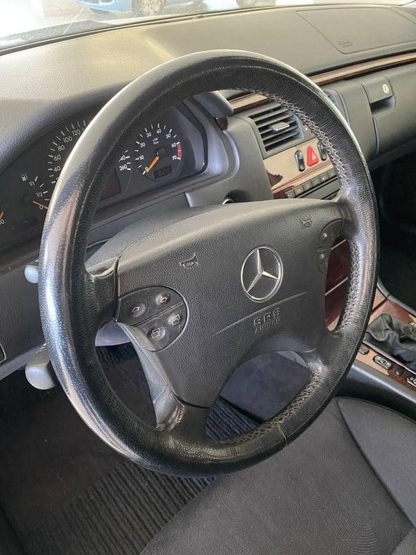 Mercedes-Benz Classe E E 200 Kompressor cat Classic