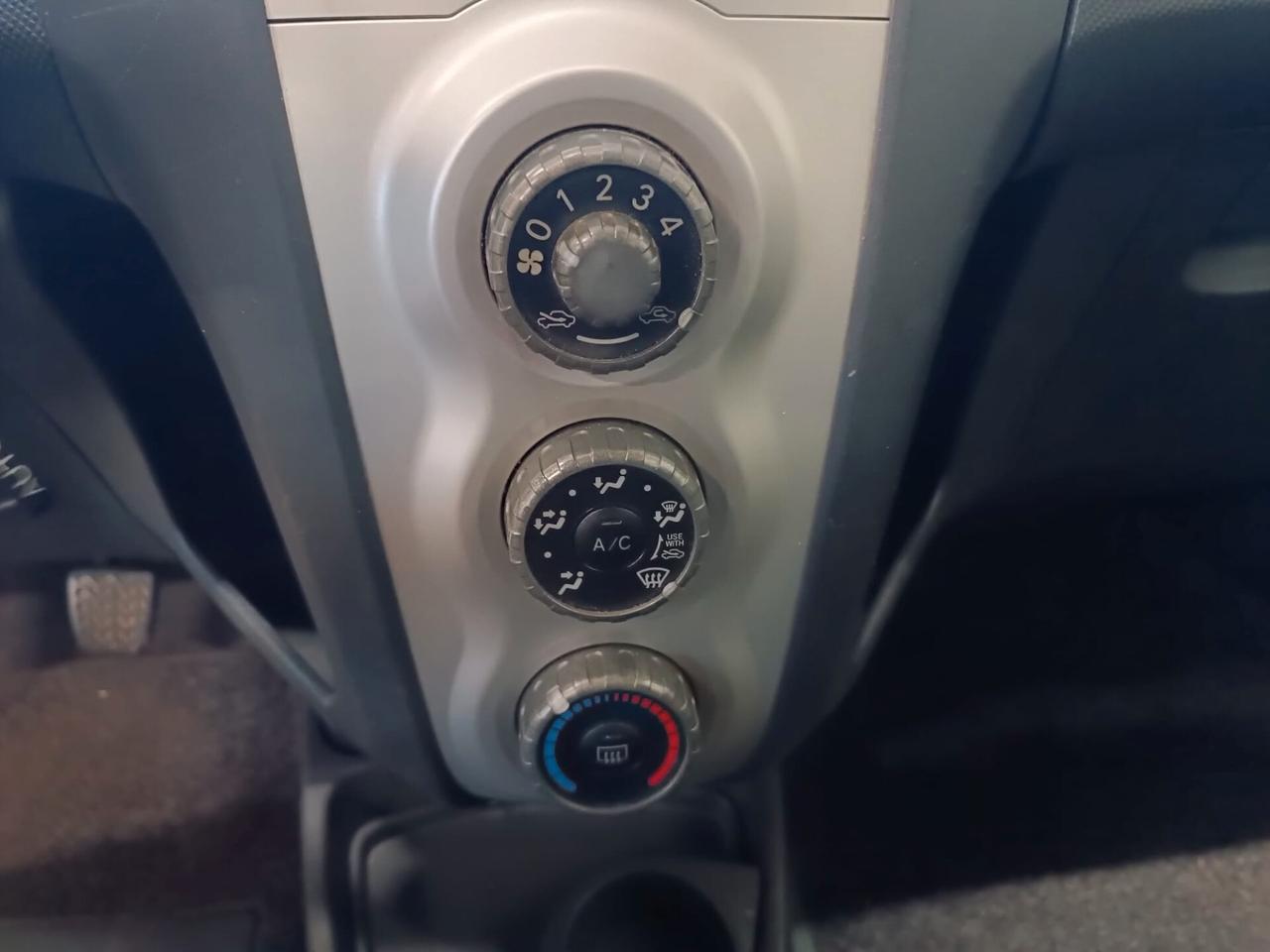 Toyota Yaris 1.3 5 porte Luna