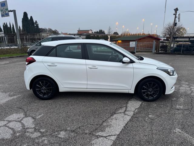 HYUNDAI i20 1.2 84 CV 5 porte Blackline