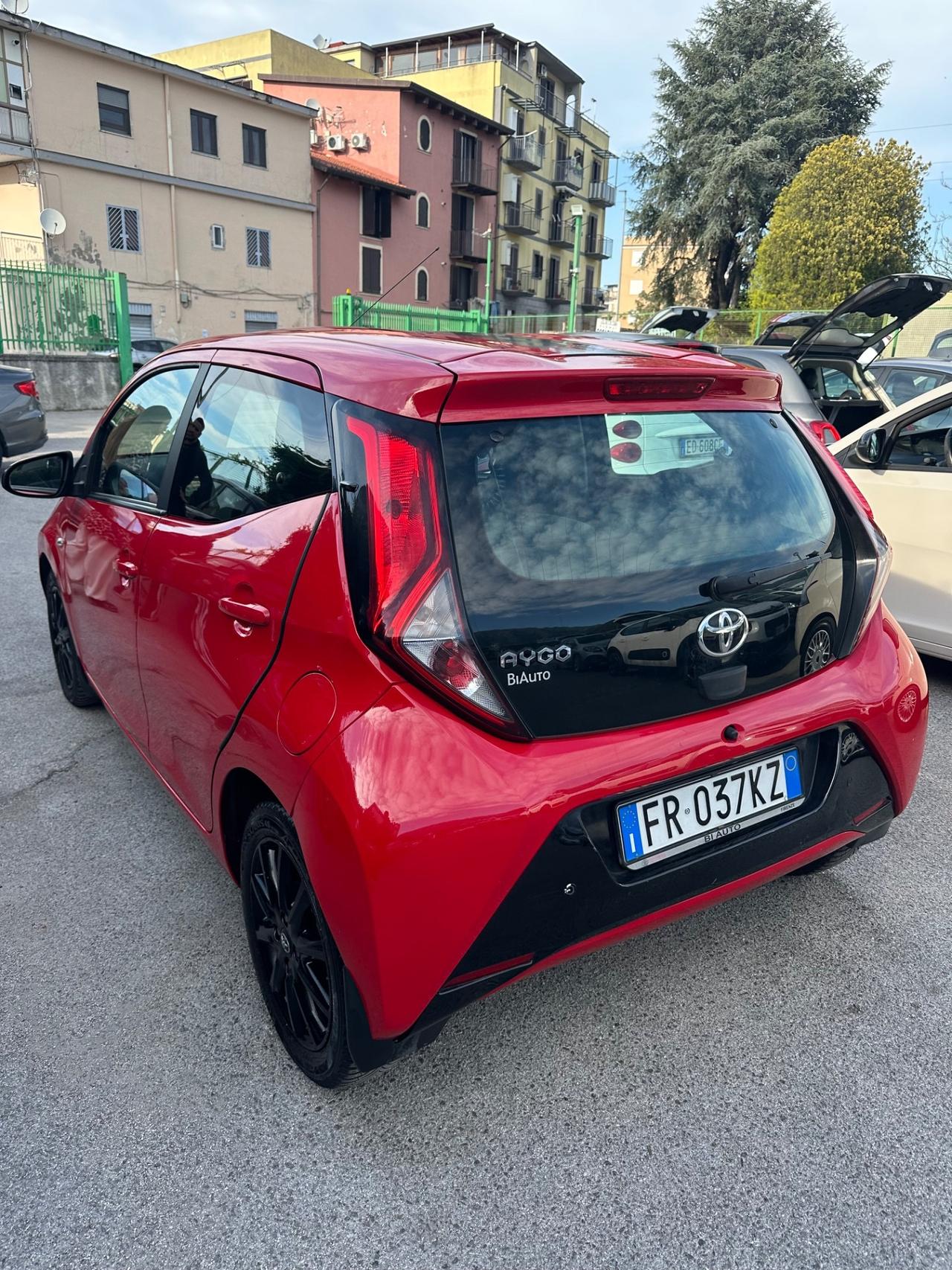 Toyota Aygo 1.0 VVT-i 72 CV 5 porte x-play MMT