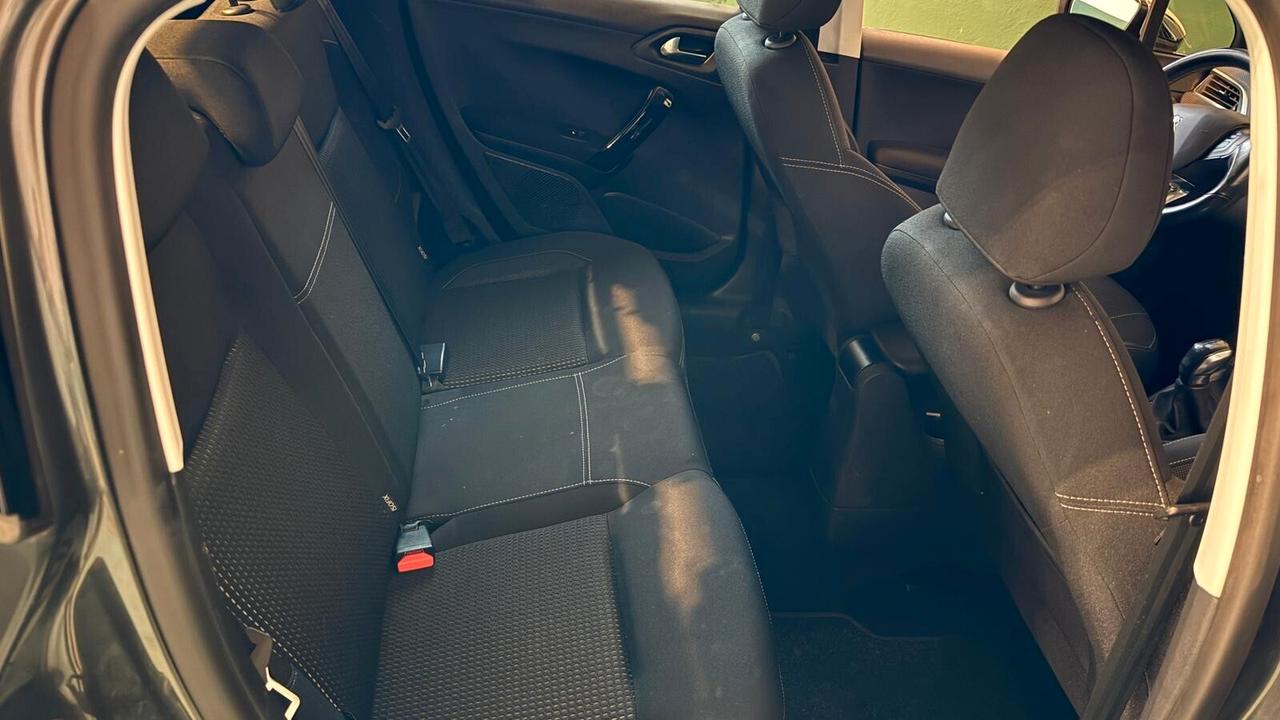 Peugeot 208 PureTech 82 5 porte Allure