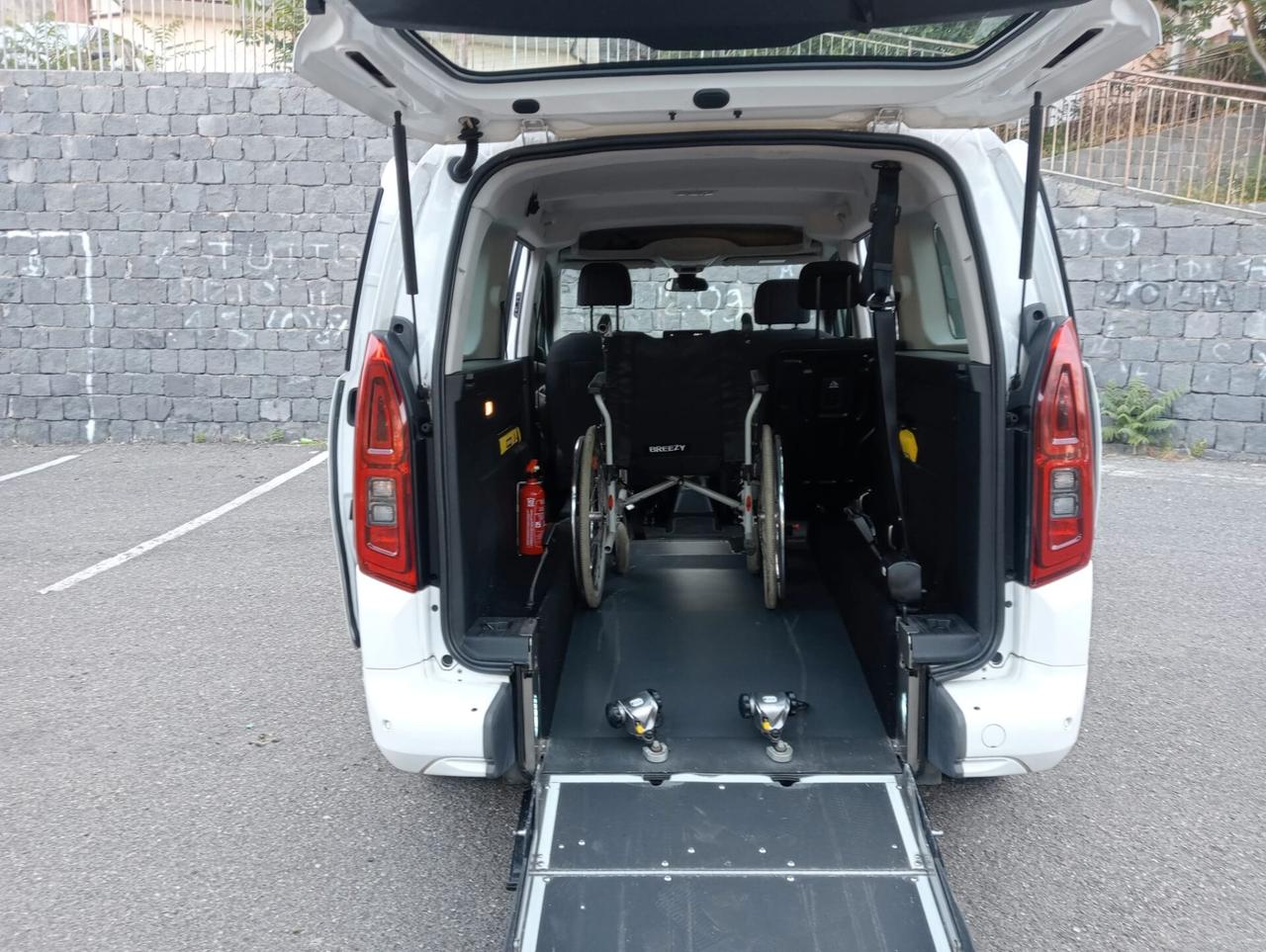 Opel Combo Life Pianale ribassato con rampa disabili in carrozzina