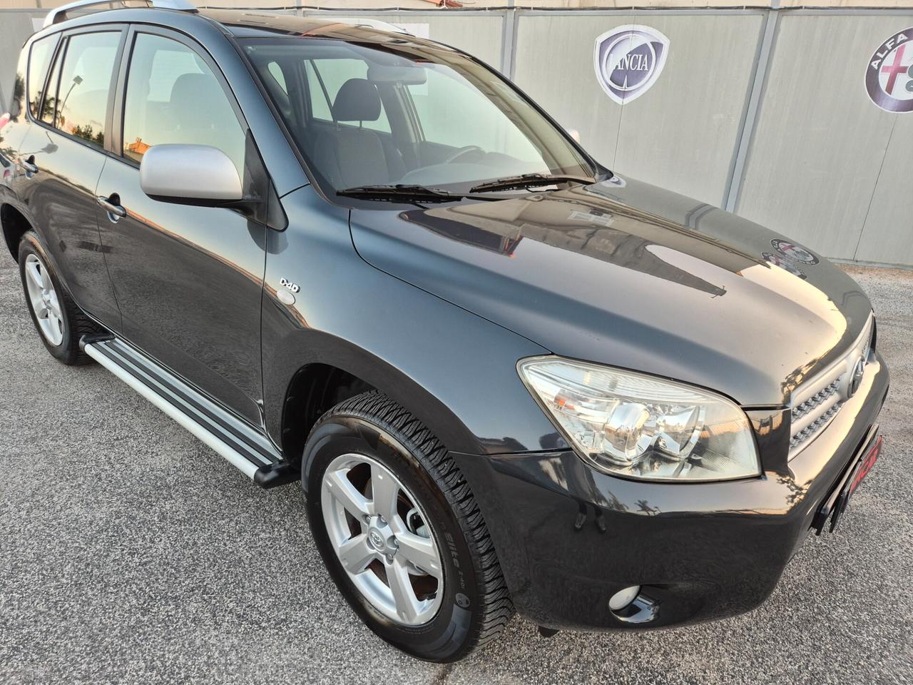 Toyota RAV 4 2.2 D-4D 136 CV 4X4 RESTAYLING NUOVA FULL