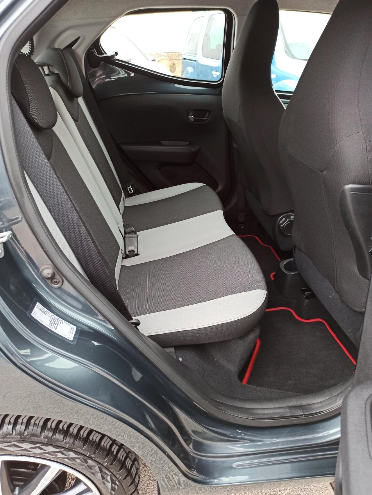 Toyota Aygo 1.0 VVT-i 69 CV 5 porte x-Black TSS MMT