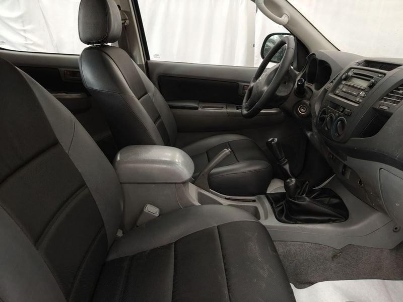 Toyota Hilux Hilux 2.5 D-4D 4WD 4p. Double Cab DLX