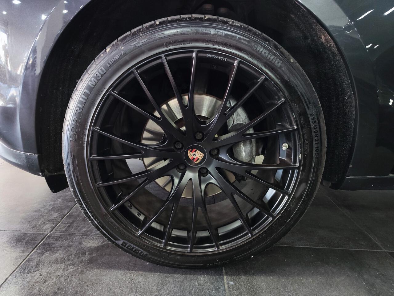 Porsche Macan 2.0 245cv Tetto Led
