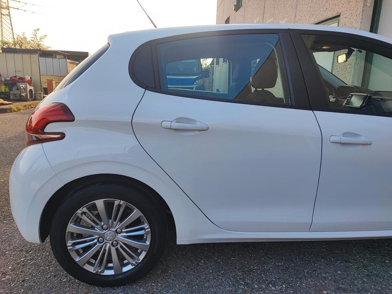 Peugeot 208 1.2 BENZINA NEOPATENTATI 2018 UNIPRO