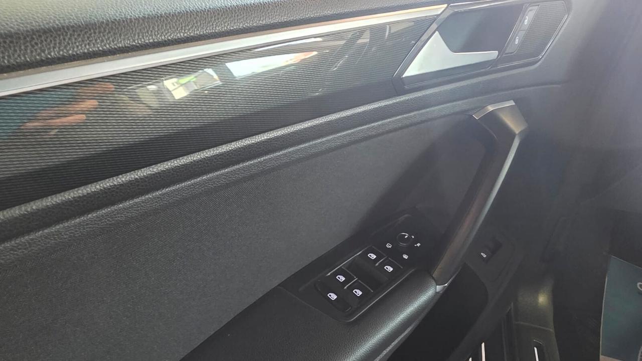 Volkswagen Tiguan 2.0 BiTDI SCR DSG 4MOTION Executive R-Line BMT