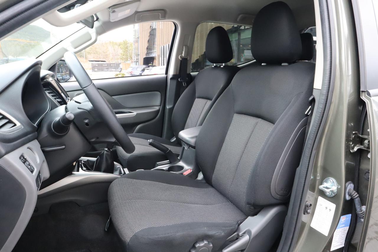 Mitsubishi L200 2.4 DI-D 180 CV DoCab solo 17500 KM