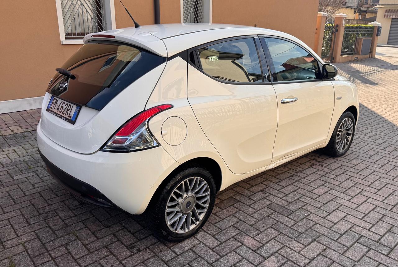 Lancia Ypsilon 1.2 69 CV Ok Neopatentati
