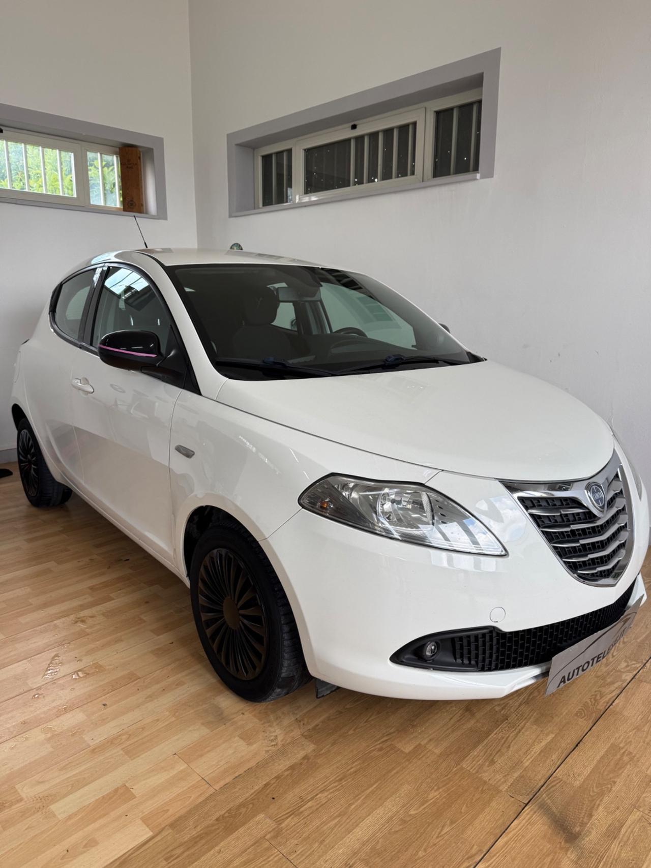 Lancia Ypsilon 1.2 69 CV 5 porte GPL LONDON PARIS