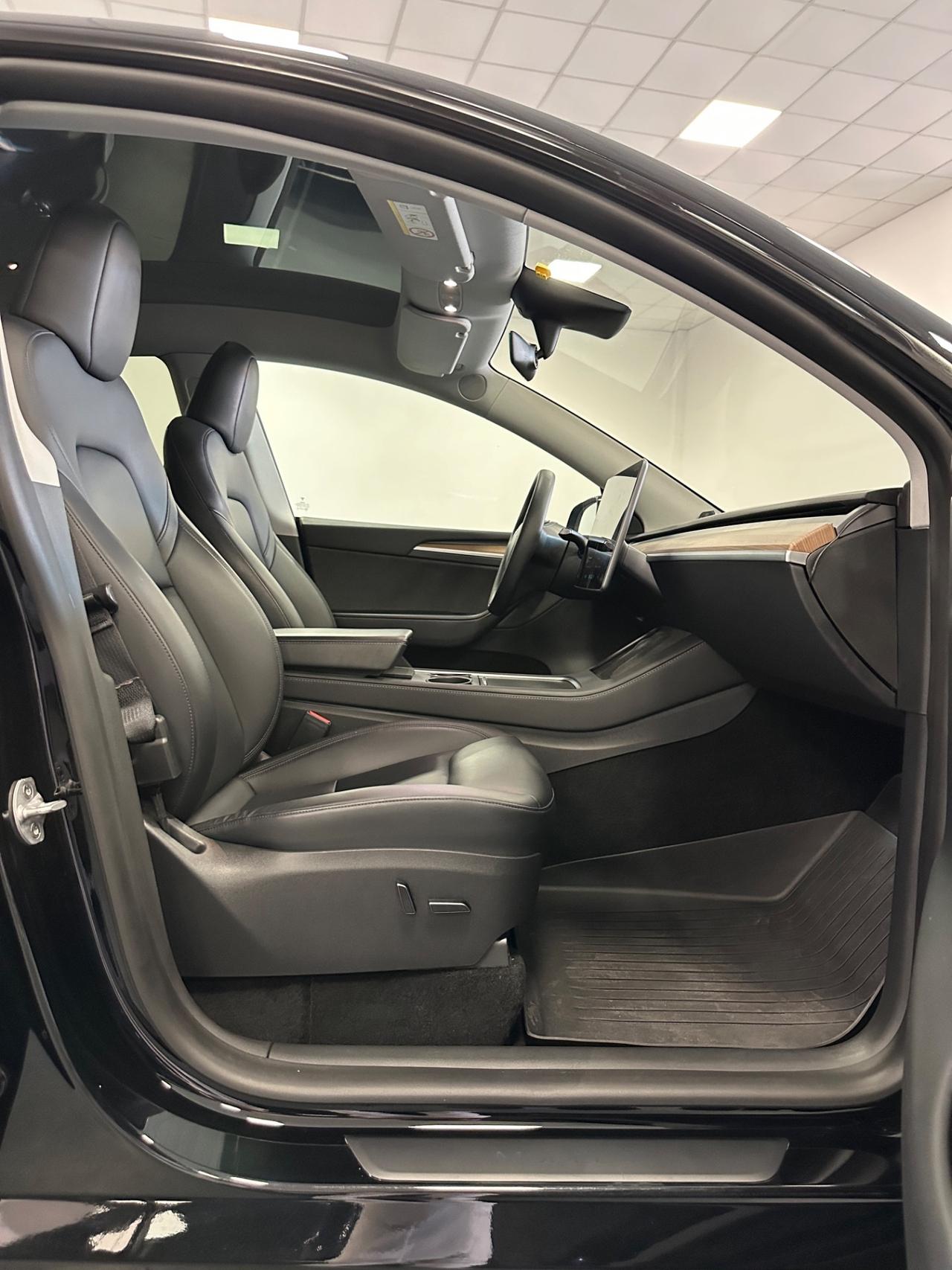 Tesla Model Y AWD Performance