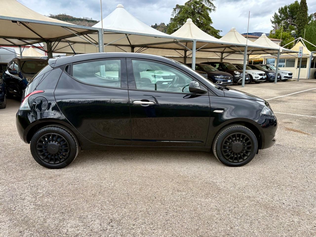 Lancia Ypsilon 1.0 70Cv FireFly 5 porte Hybrid Silver