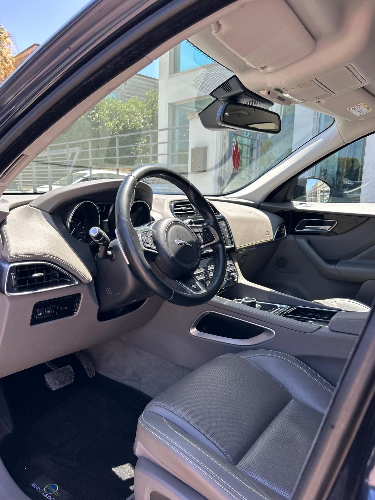 Jaguar F-Pace 2.0 D 180 CV AWD R-Sport