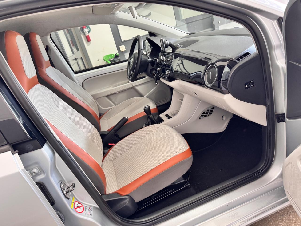 Volkswagen Up 1.0 75 Cv 5P. 100.000 KM - 10/2012