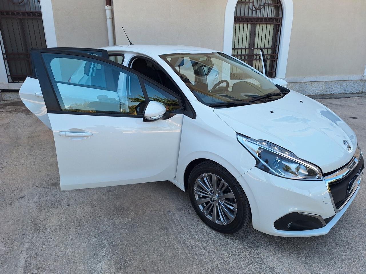 Peugeot 208 1.5 HDi 100 cv 5 porte Allure 2019