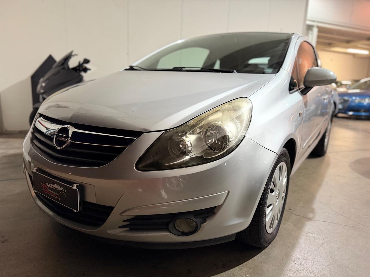 Opel Corsa 1.2 3 porte Club NEOPATENTATI