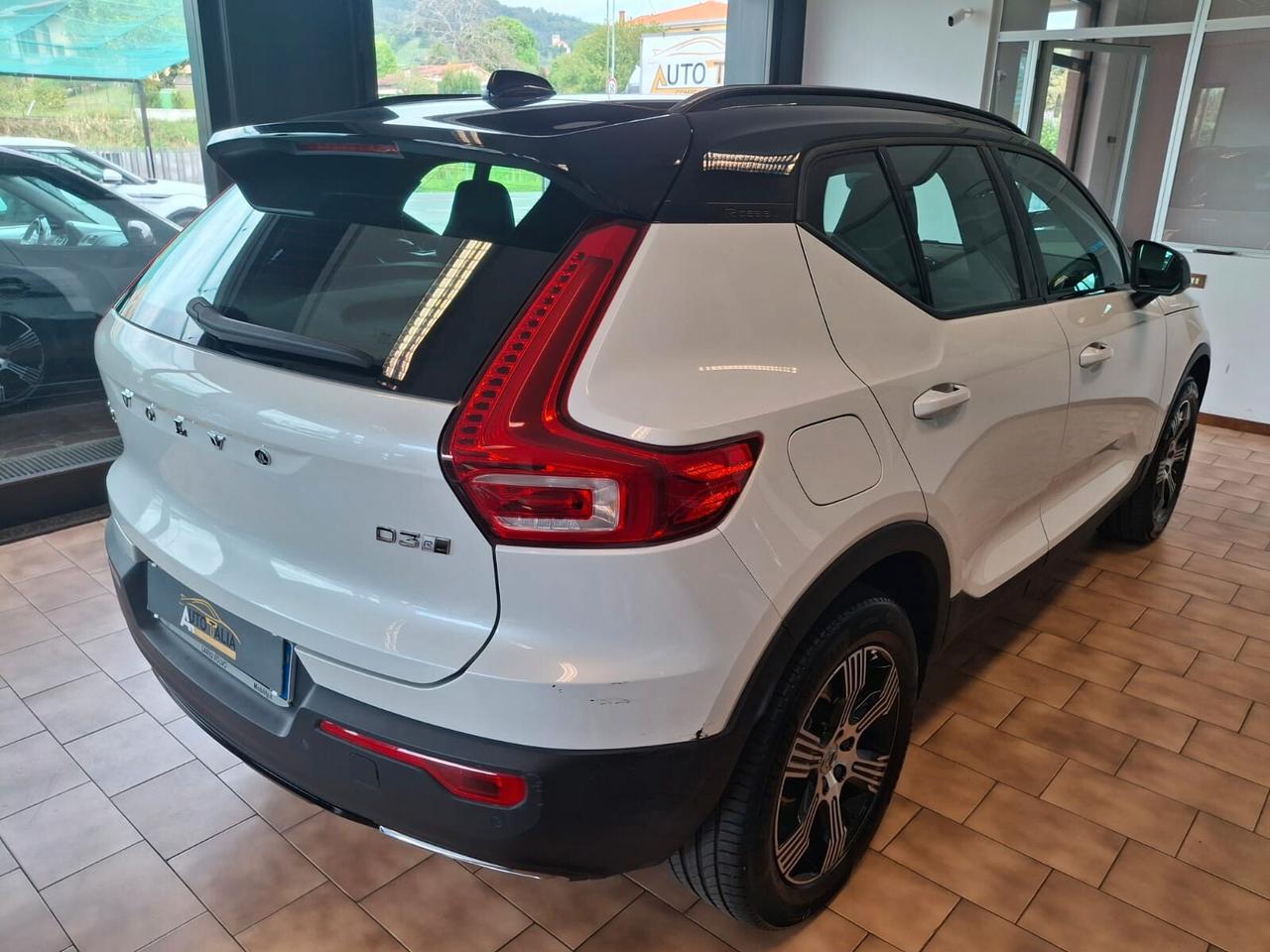 Volvo XC40 2.0 d3 R-design awd*TAGLIANDI CERTIFICATI