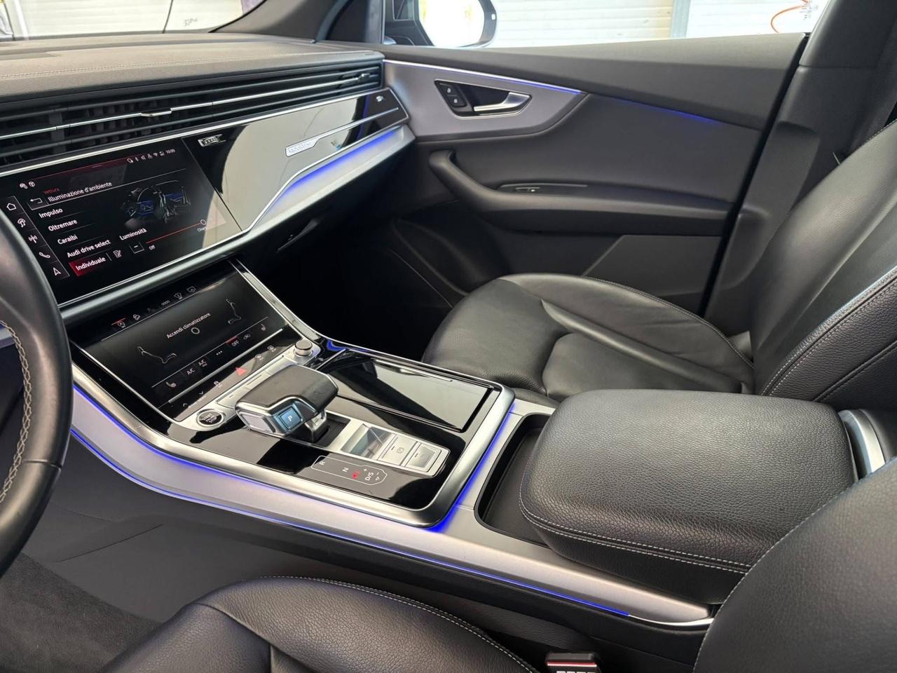 Audi Q8 SUV S line edition
