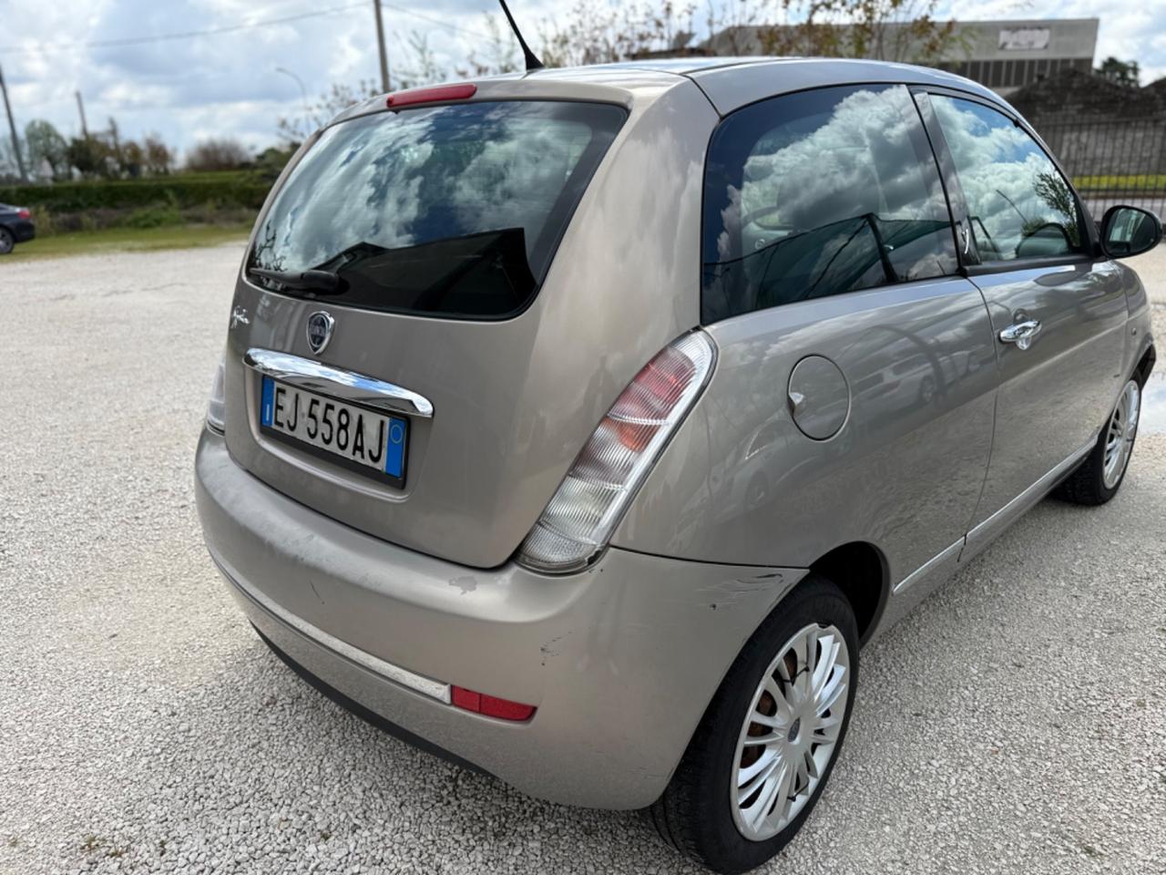 Lancia Ypsilon 1.3 MJT 75 CV Platino Ok neopatent Euro5