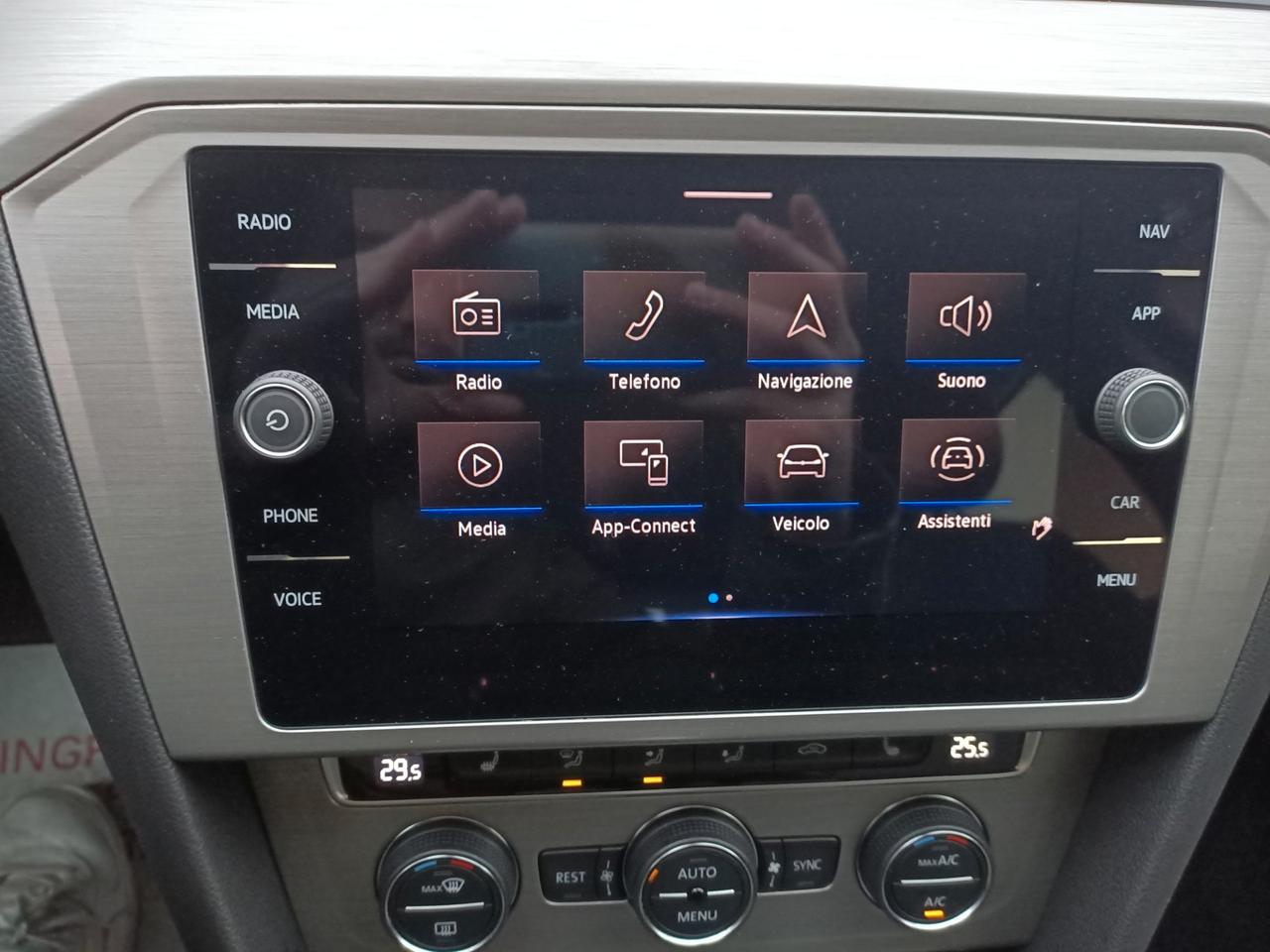 Volkswagen Passat Variant 1.6 TDI SCR DSG Business BMT