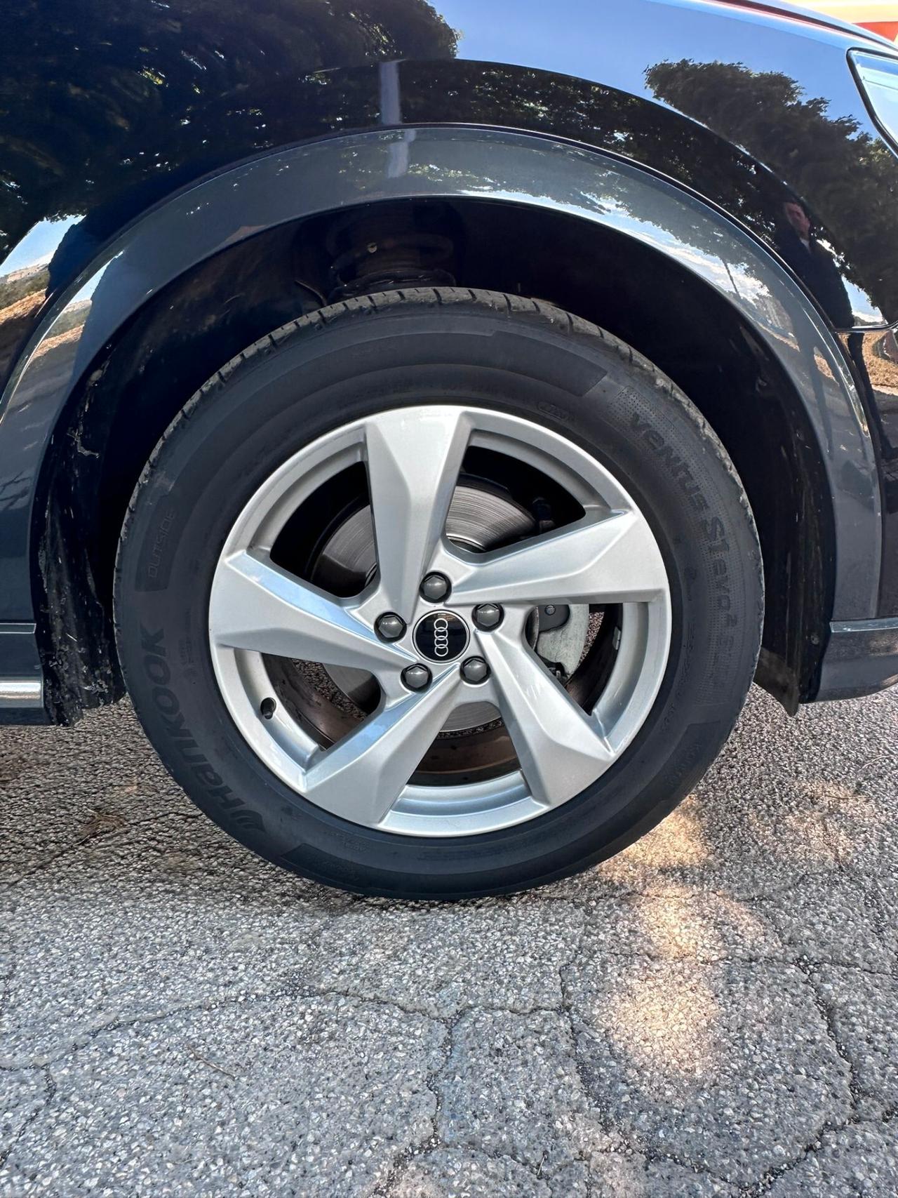Audi Q3 35 TDI S tronic line edition -PARI AL NUOVO-