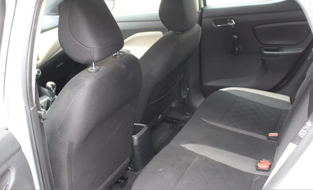 Nissan Micra 1.0L Visia