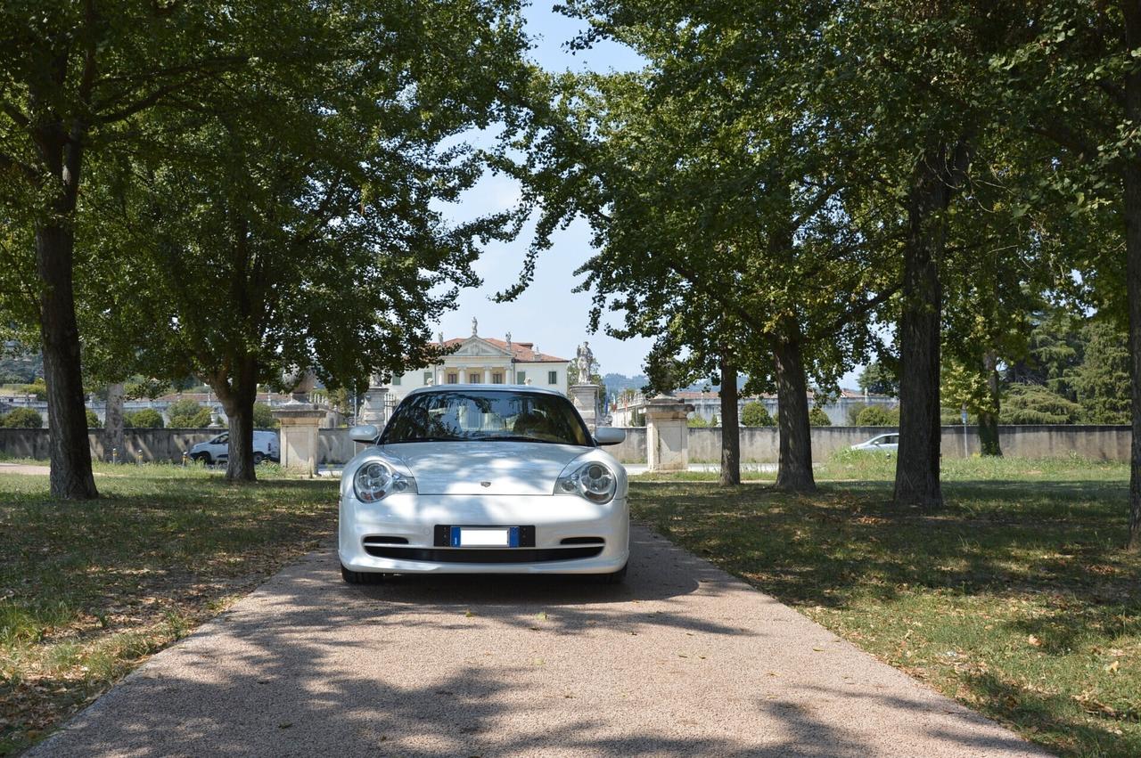 Porsche 996 Carrera cat Coupé