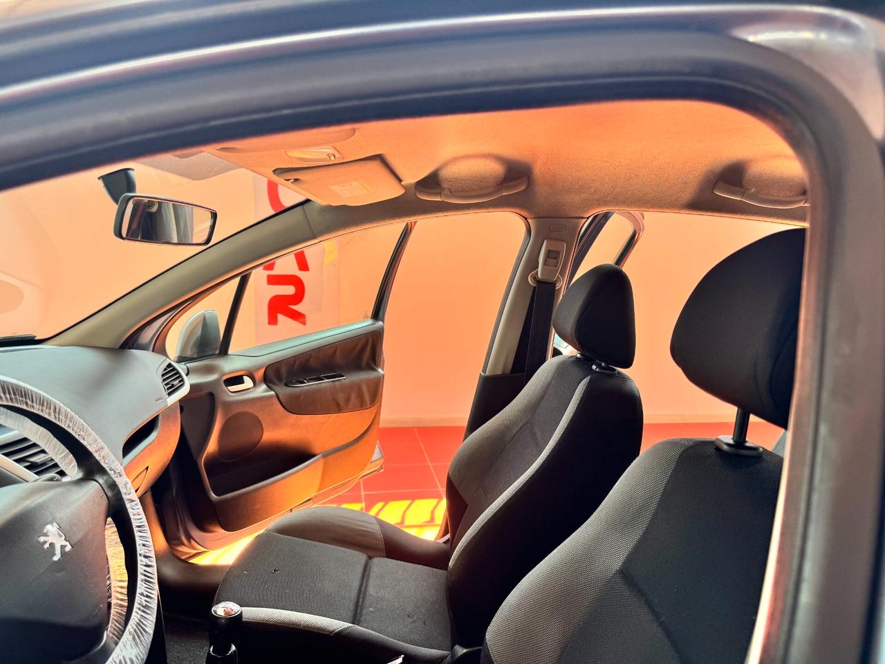 Peugeot 207 1.4 HDi 70CV 5p. ONE Line