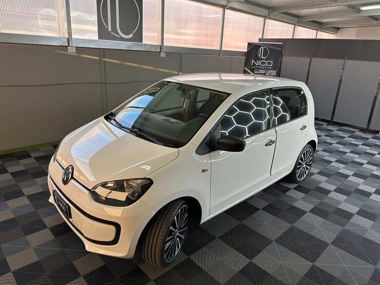 Volkswagen up! 1.0 5p. R-line