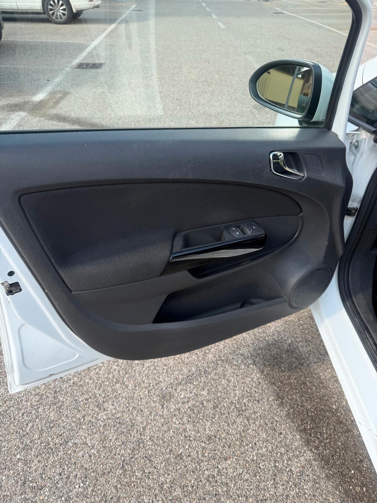 Opel Corsa 1.2 Gpl - NEOPATENTATI - 12 MESI DI GARANZIA -