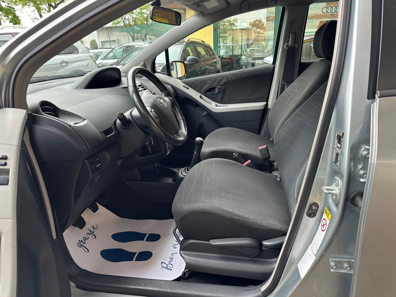 Toyota Yaris 1.0 5 porte
