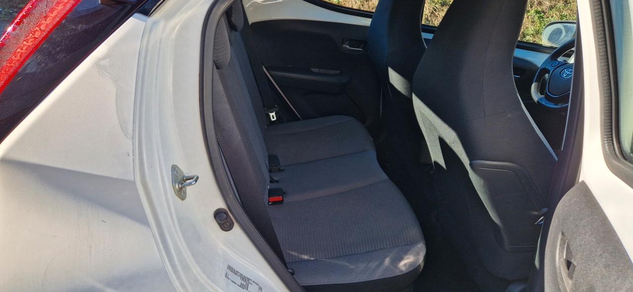 Toyota Aygo Connect 1.0 VVT-i 72 CV 5 porte