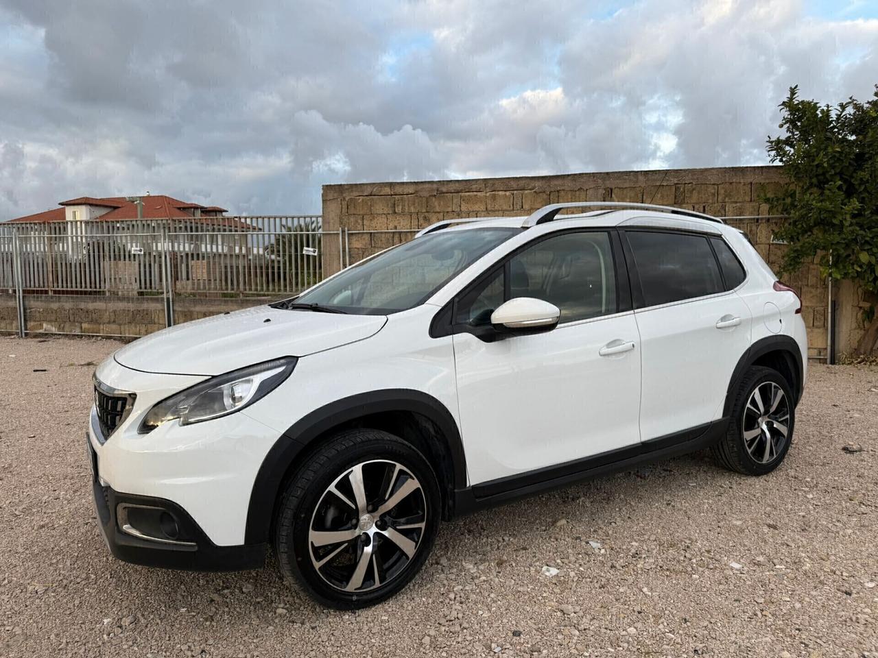 Peugeot 2008 BlueHDi 100 Black Matt