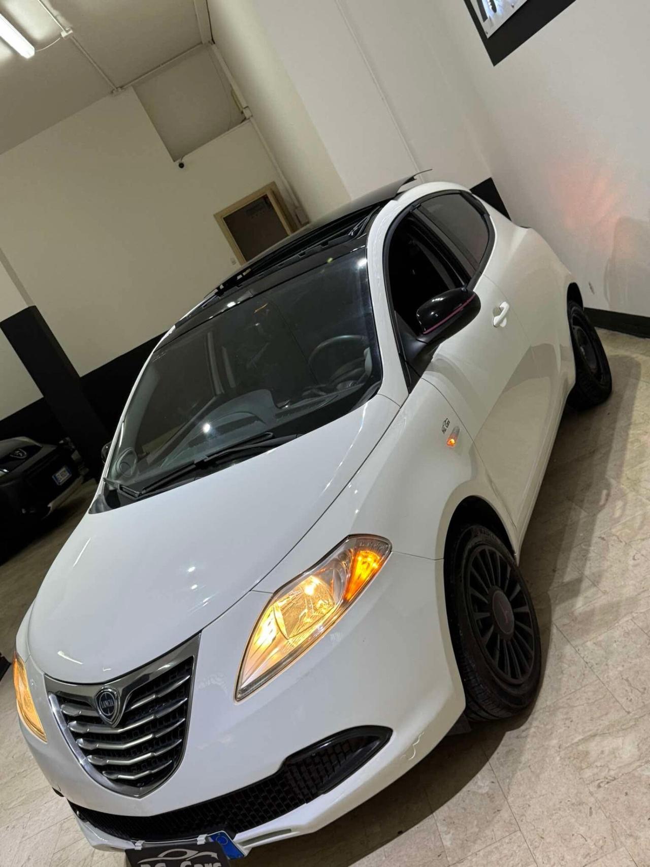 Lancia Ypsilon 1.2 69 CV london Paris