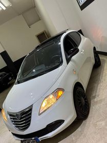 Lancia Ypsilon 1.2 69 CV london Paris