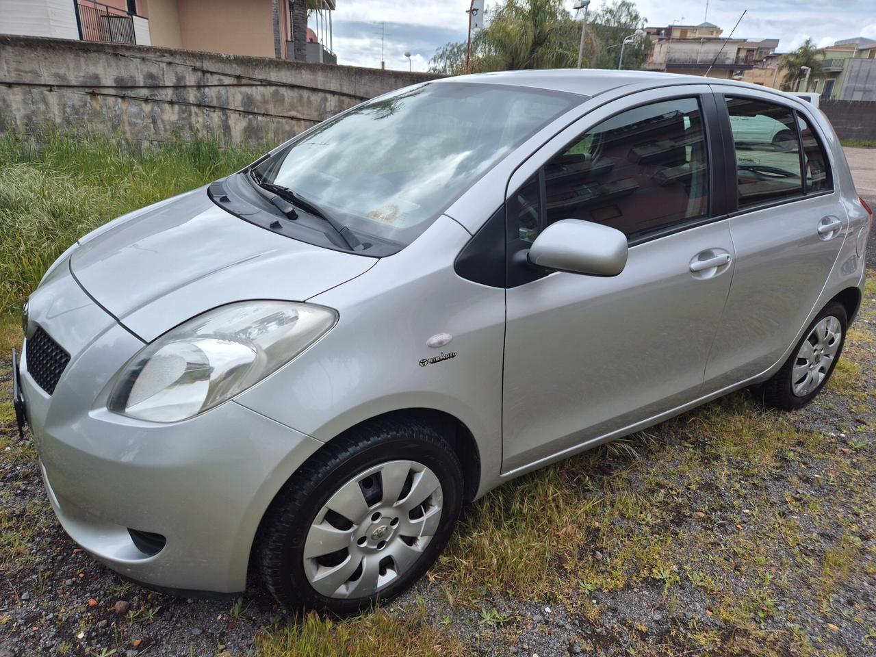 Toyota Yaris 1.0 benzina 5 porte