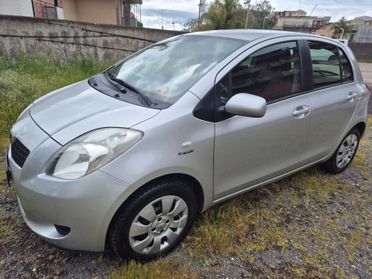 Toyota Yaris 1.0 benzina 5 porte