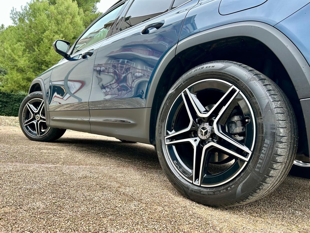 Mercedes-Benz GLB 200 D Premium Plus #8548