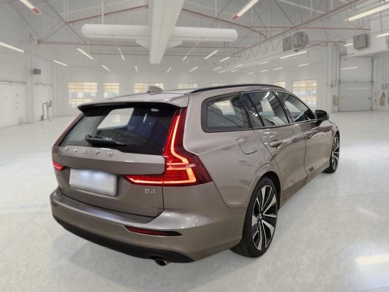 VOLVO V60 B4 D autom. Momentum Business WAGON