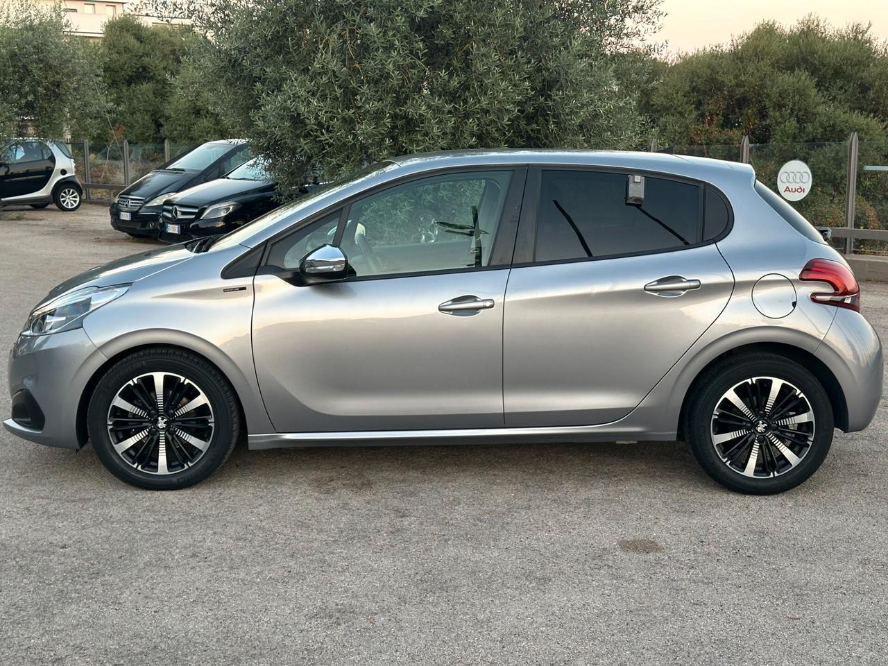 Peugeot 208 1.5 BlueHDi 100cv Signature - 2019 - 65.000 km