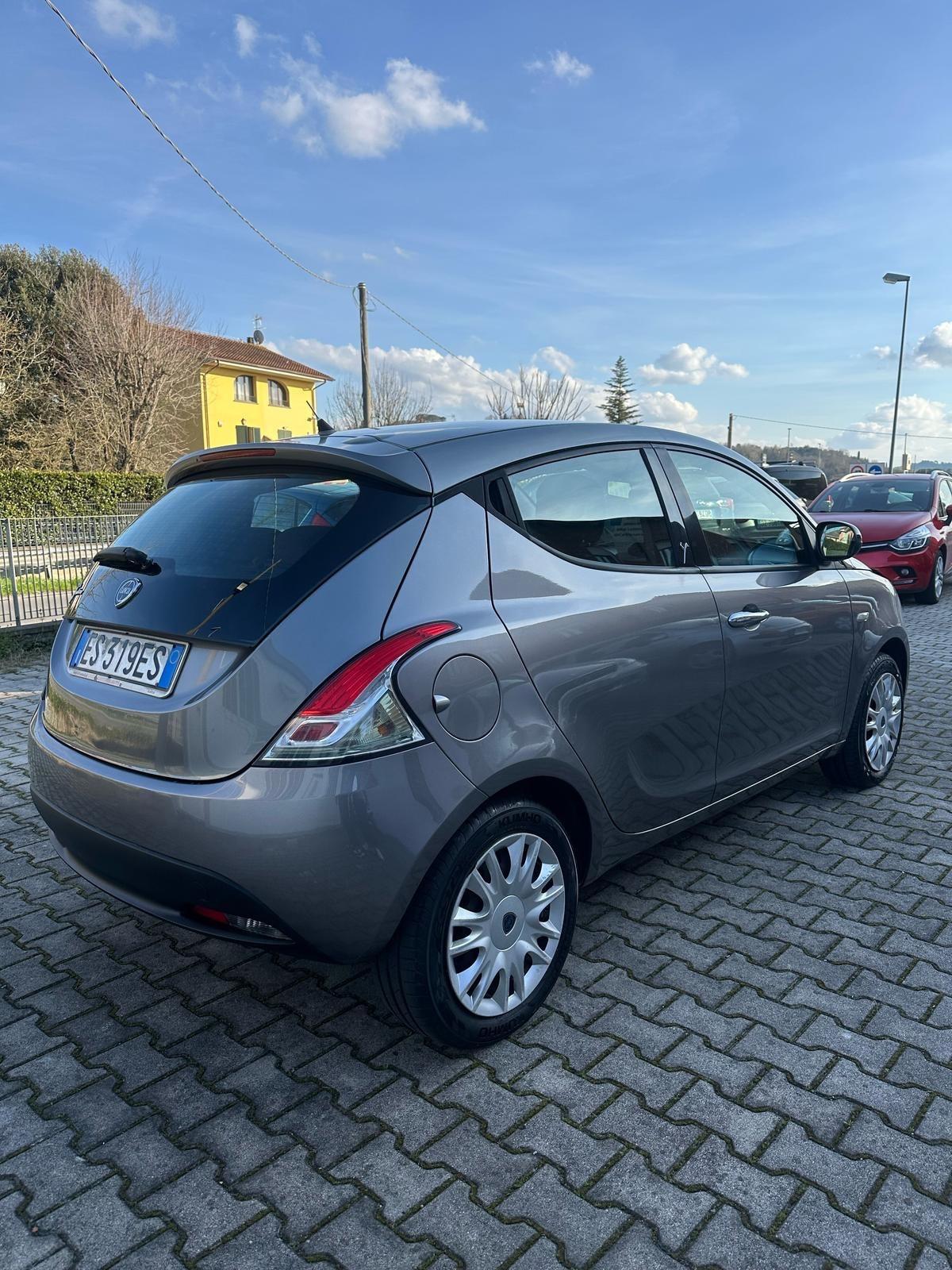 Lancia Ypsilon 1.2 69 CV 5 porte GPL Ecochic Platinum