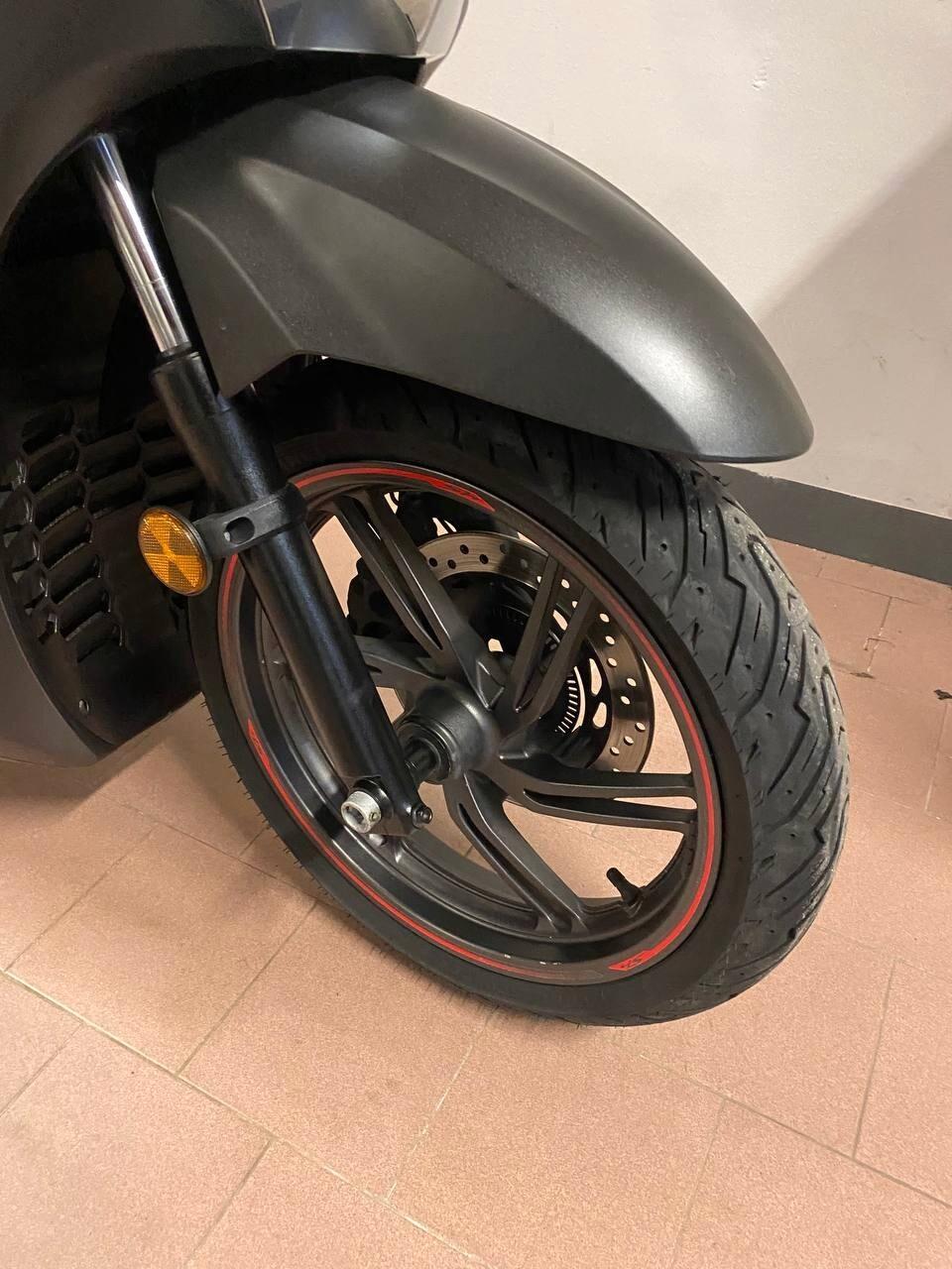 Honda SH 300 i sporty