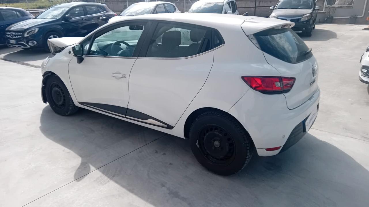 Renault Clio dCi 8V 75CV Start&Stop POCO SINISTRATA